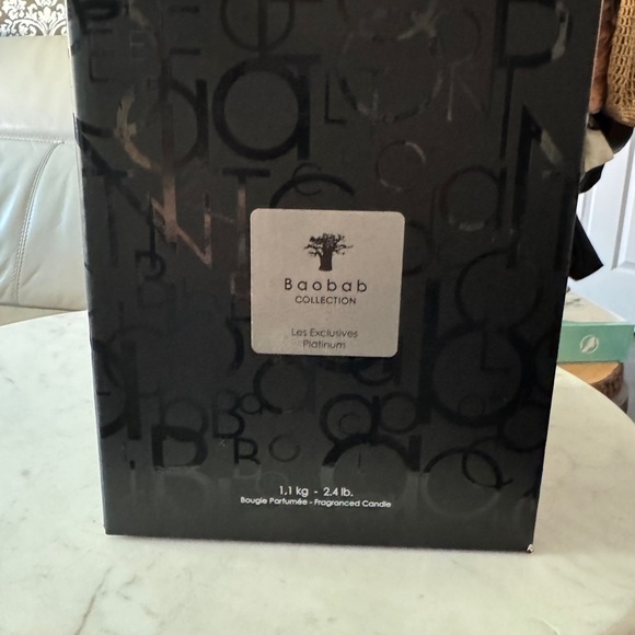 Baobab Collection Other - Baobab Collection Platinum Candle
Les Exclusives